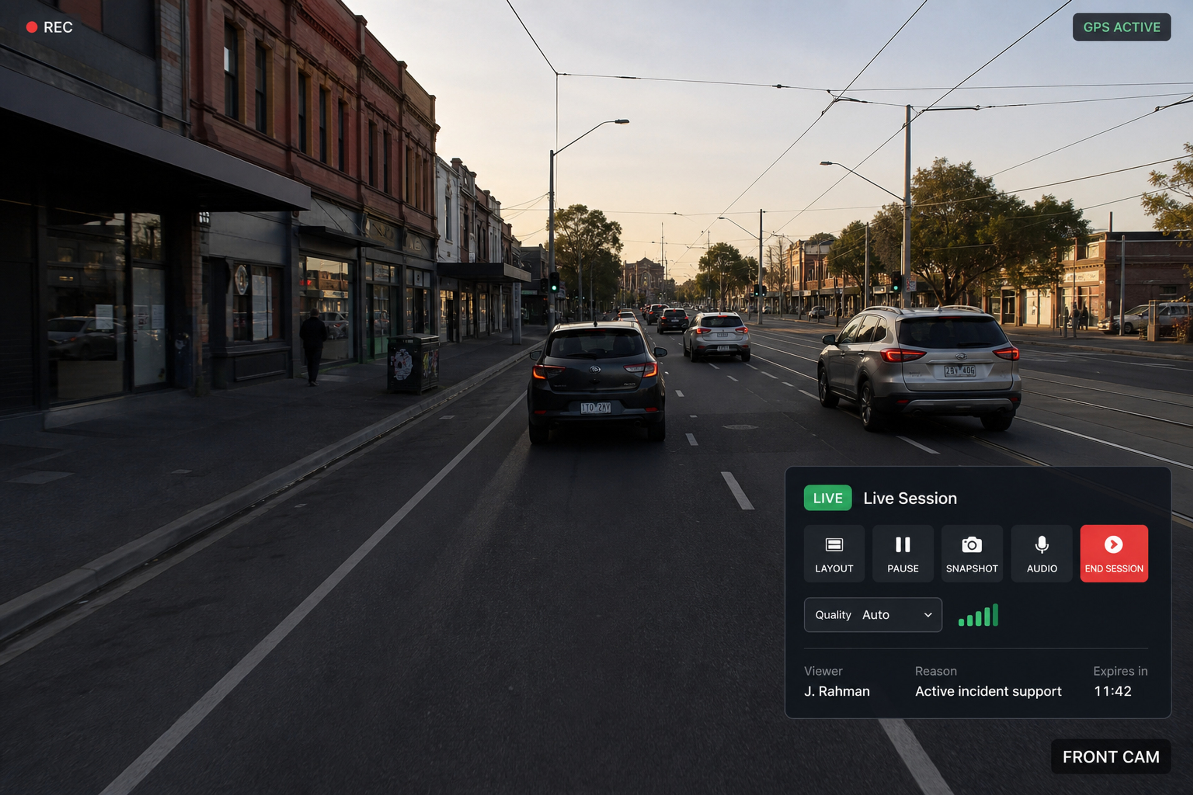 The live session controls: the layout, pause, snapshot and audio buttons, the auto quality selector, the signal strength meter and the end session action, above the session detail row with viewer, reason and expiry. 4:3, dark UI.